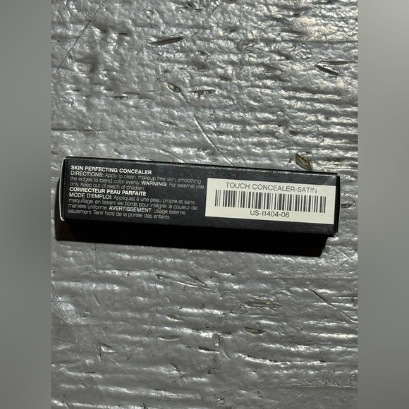 New in Box. Younique Touch Mineral Skin Perfecting Concealer - Satin - Picture 9 of 11